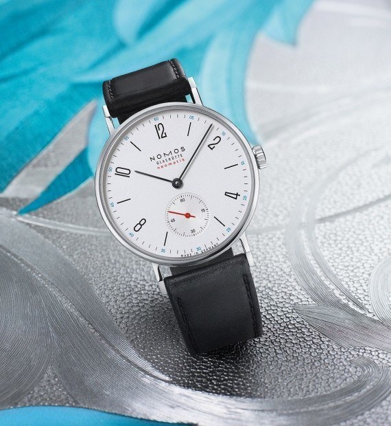 Reviewing Nomos Glashütte Tangente Neomatik