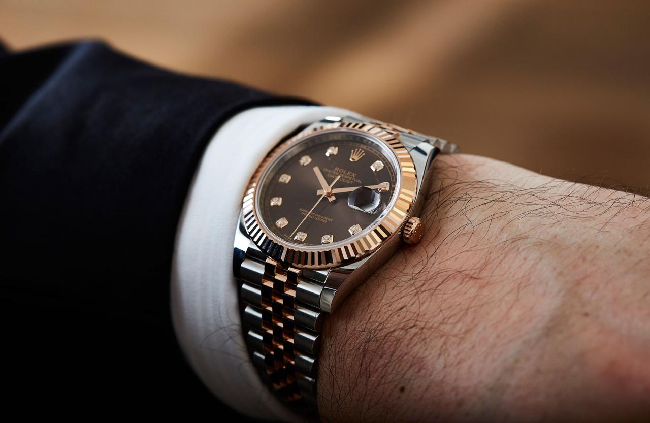The Oyster Perpetual Datejust 41steel strip watch in hand